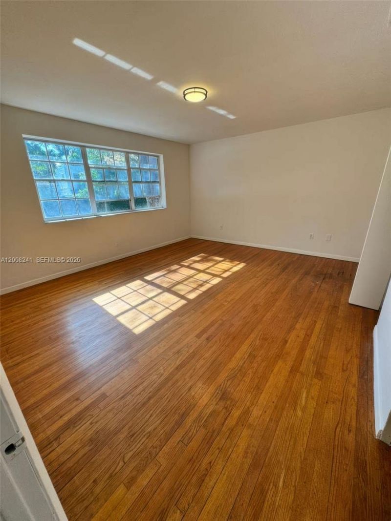 4582 Royal Palm Ave, Miami Beach, FL 33140 Photo
