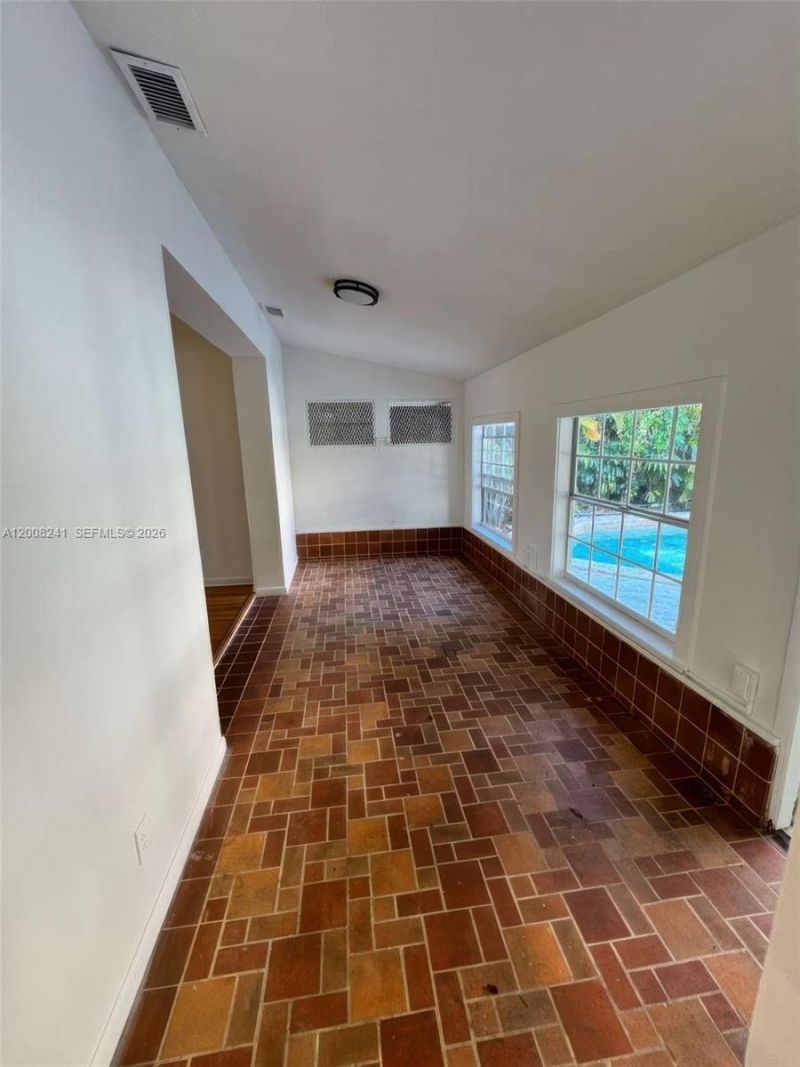 4582 Royal Palm Ave, Miami Beach, FL 33140 Photo