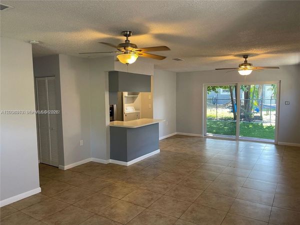 1074 NW 27th St , Miami, FL 33127