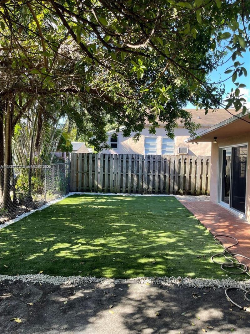 1074 NW 27th St, Miami, FL 33127 Photo