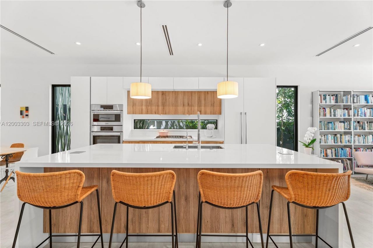2955 Shipping Ave, Unit 2955, Miami, FL 33133 Photo