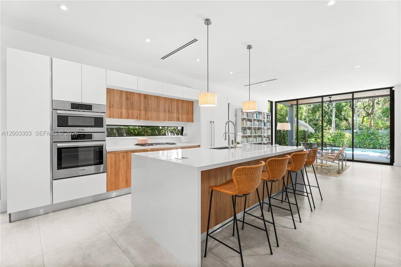 2955 Shipping Ave, Unit 2955, Miami, FL 33133 Photo