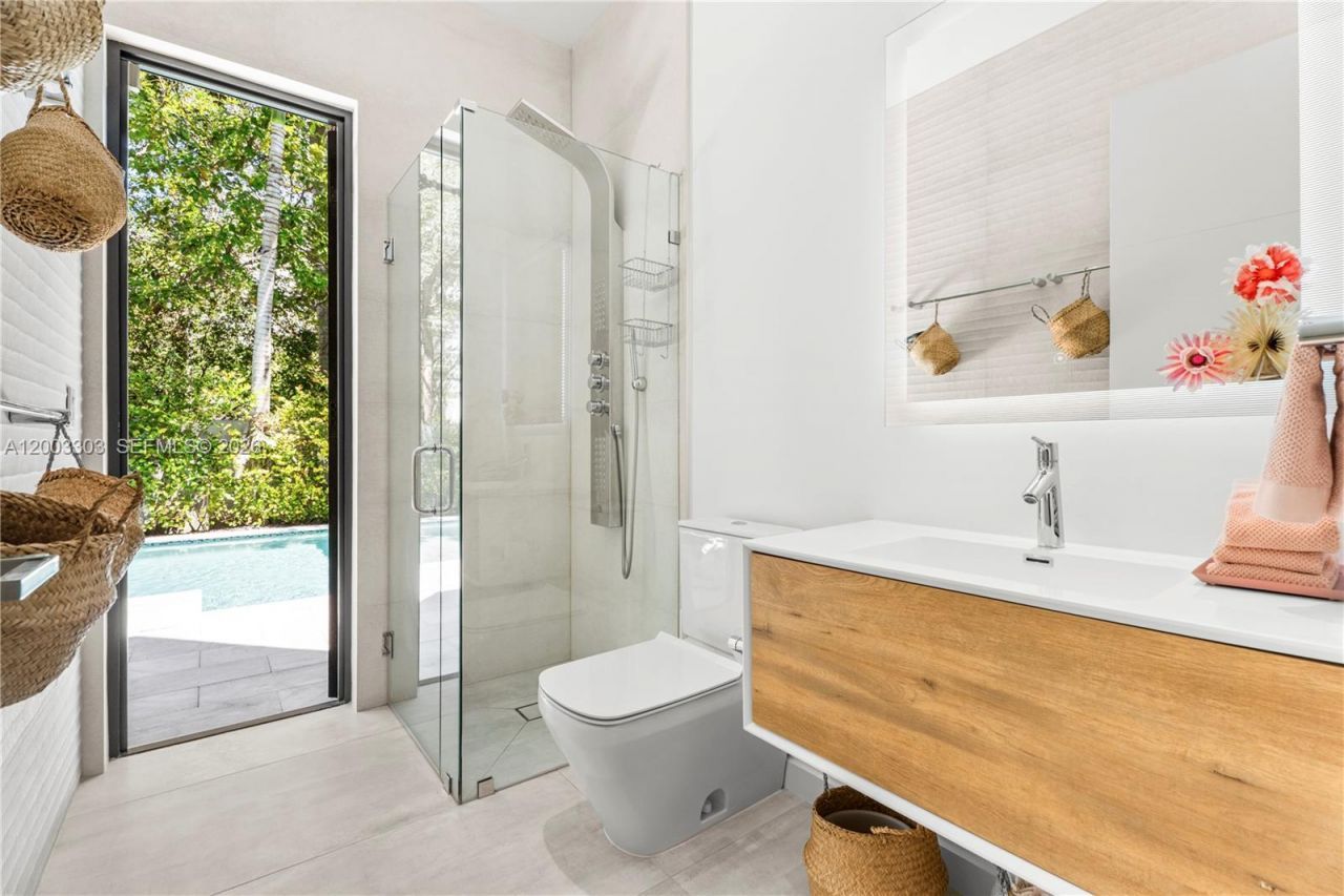 2955 Shipping Ave, Unit 2955, Miami, FL 33133 Photo