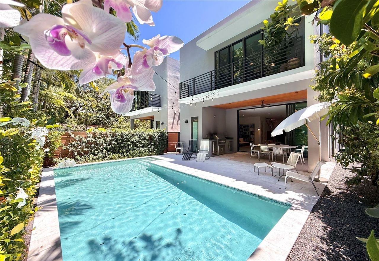 2955 Shipping Ave, Unit 2955, Miami, FL 33133 Photo