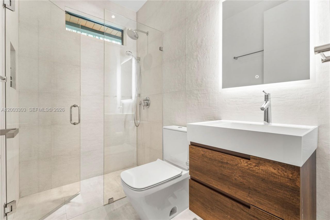 2955 Shipping Ave, Unit 2955, Miami, FL 33133 Photo