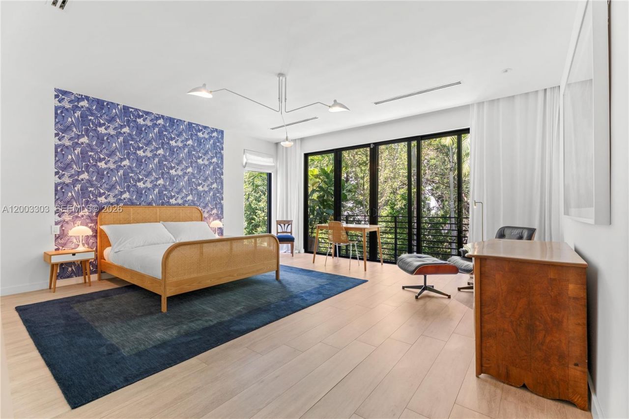 2955 Shipping Ave, Unit 2955, Miami, FL 33133 Photo
