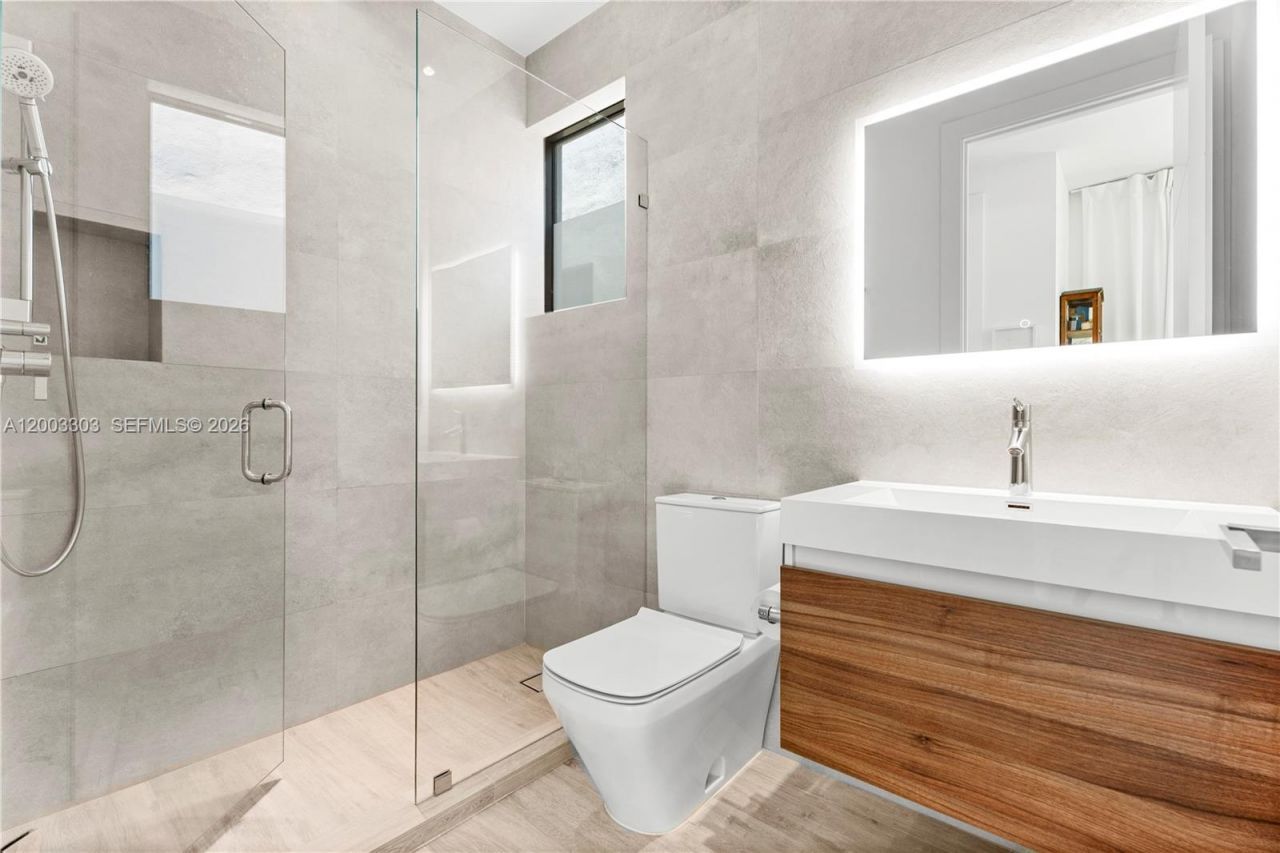 2955 Shipping Ave, Unit 2955, Miami, FL 33133 Photo