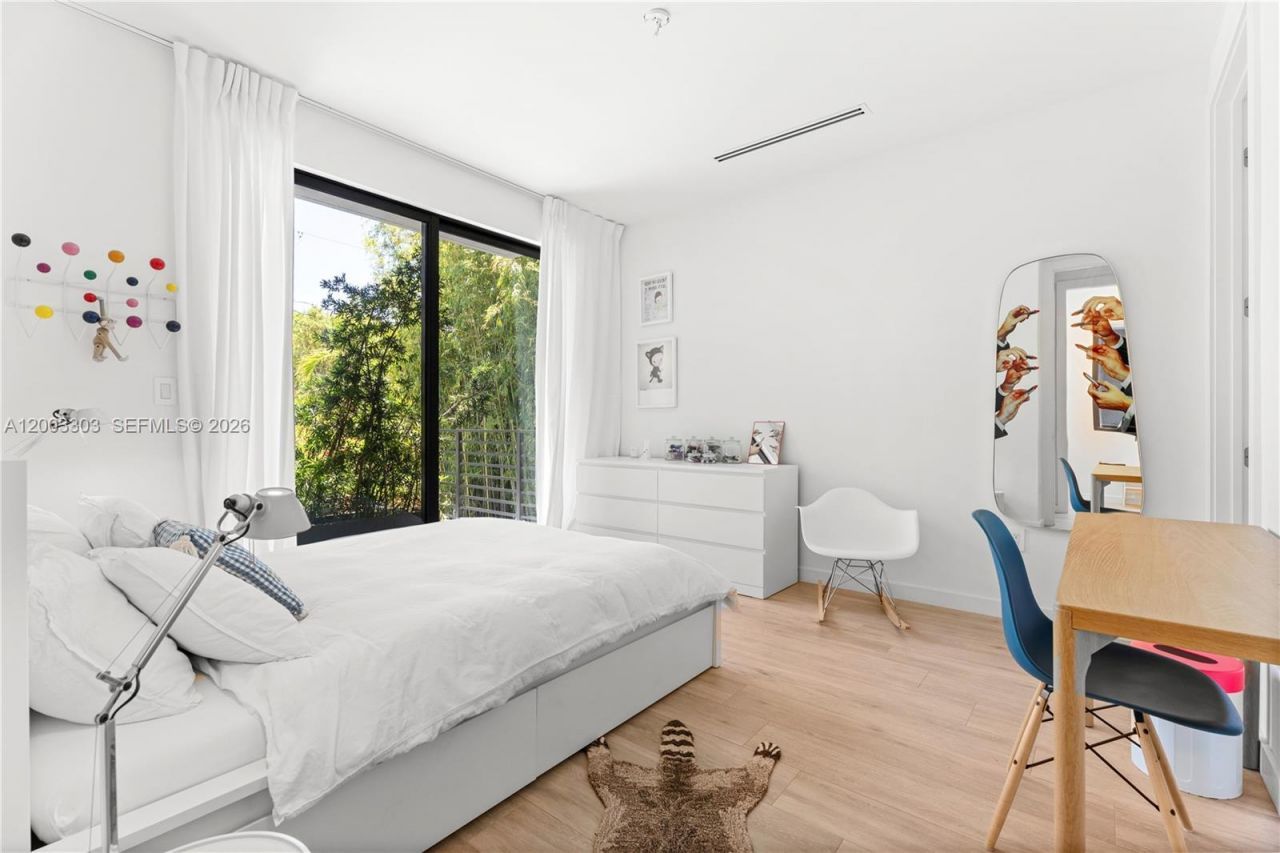 2955 Shipping Ave, Unit 2955, Miami, FL 33133 Photo