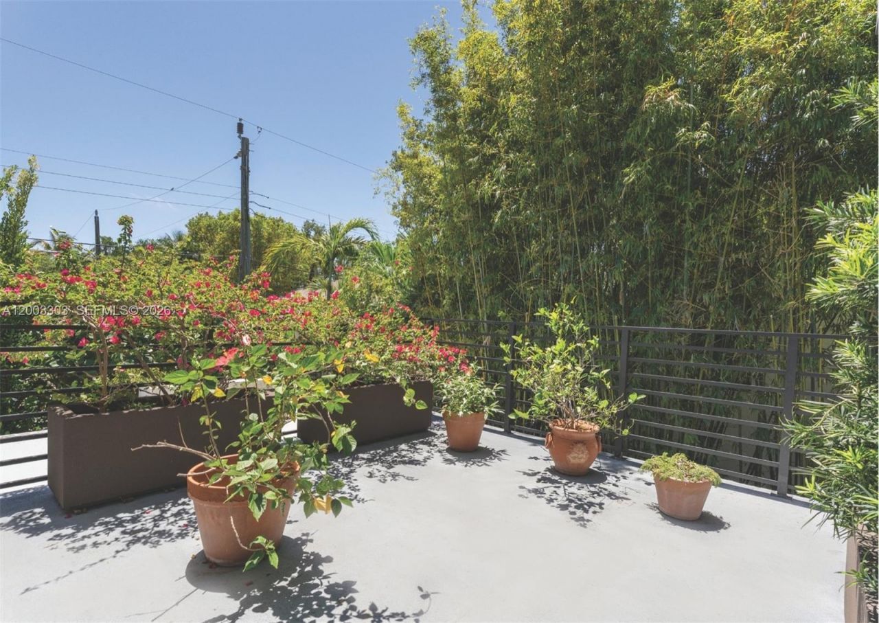 2955 Shipping Ave, Unit 2955, Miami, FL 33133 Photo