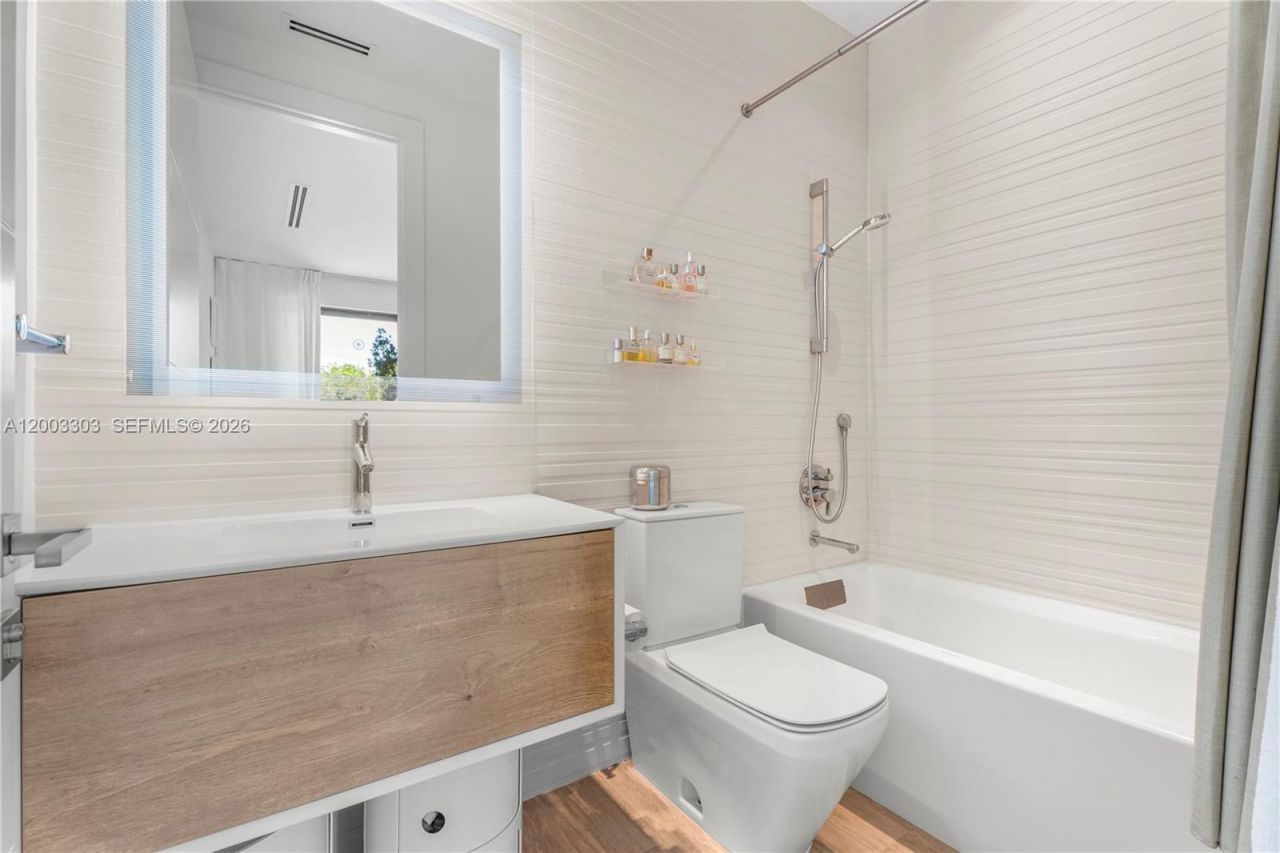 2955 Shipping Ave, Unit 2955, Miami, FL 33133 Photo