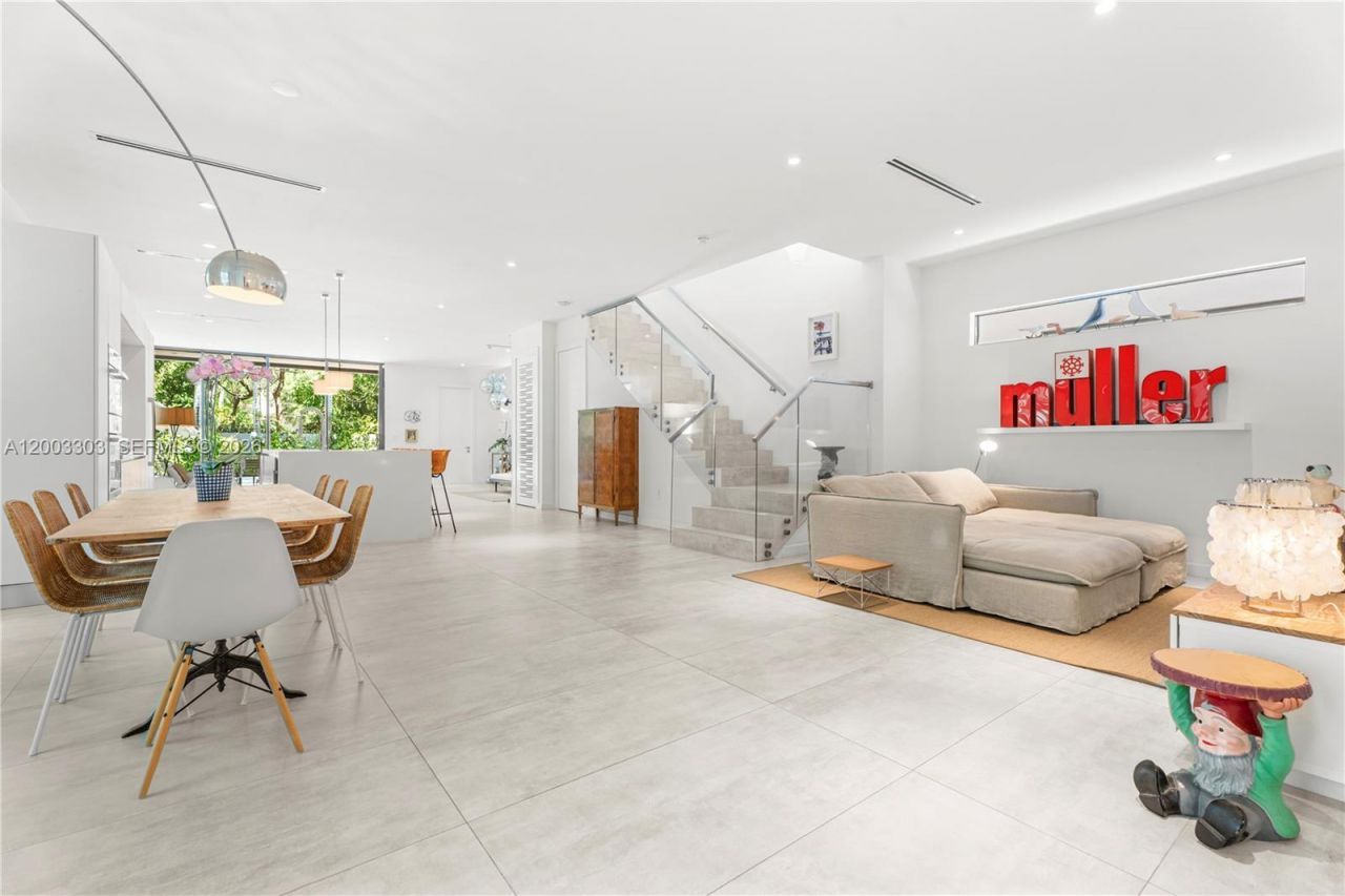 2955 Shipping Ave, Unit 2955, Miami, FL 33133 Photo