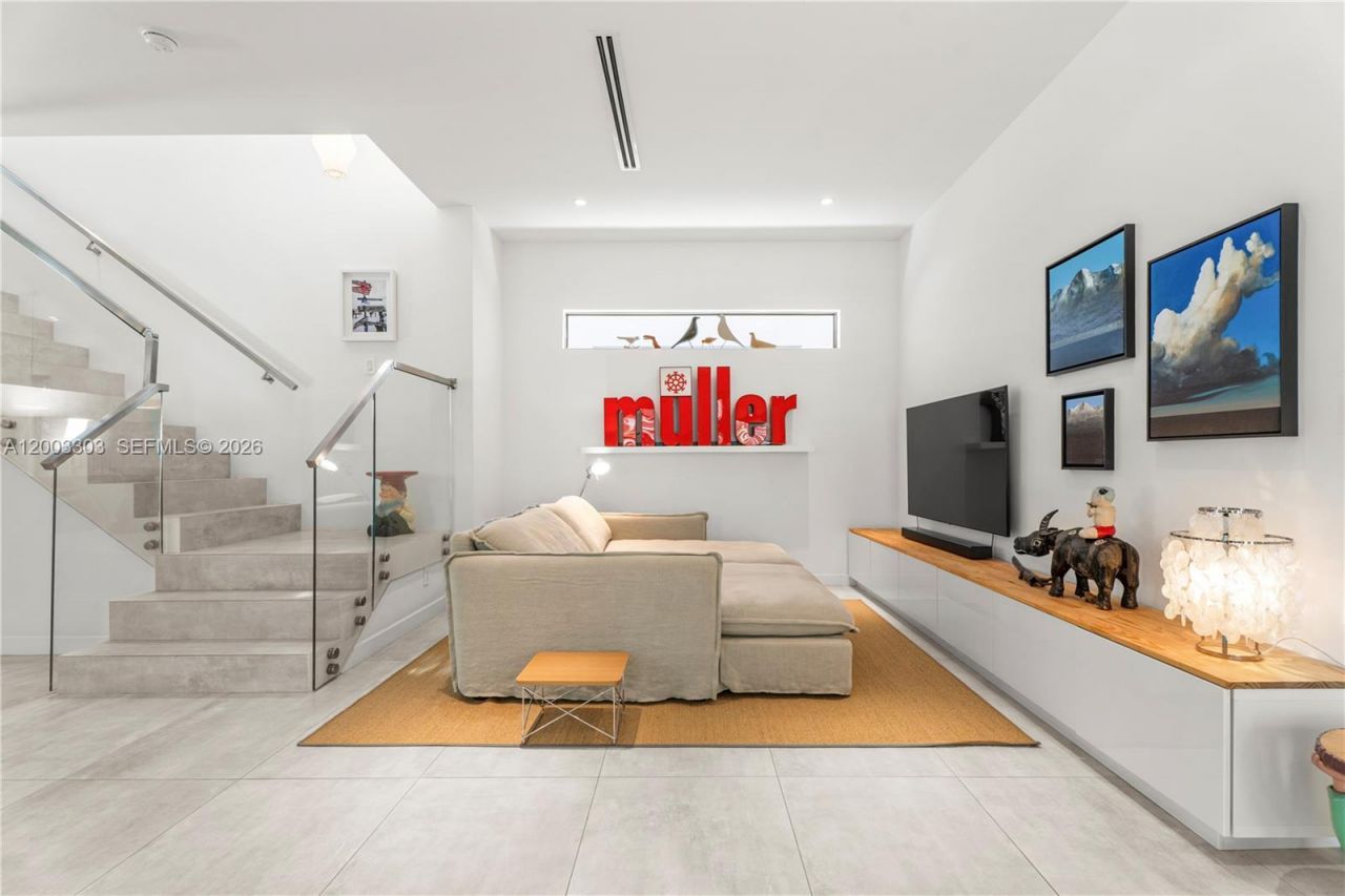 2955 Shipping Ave, Unit 2955, Miami, FL 33133 Photo