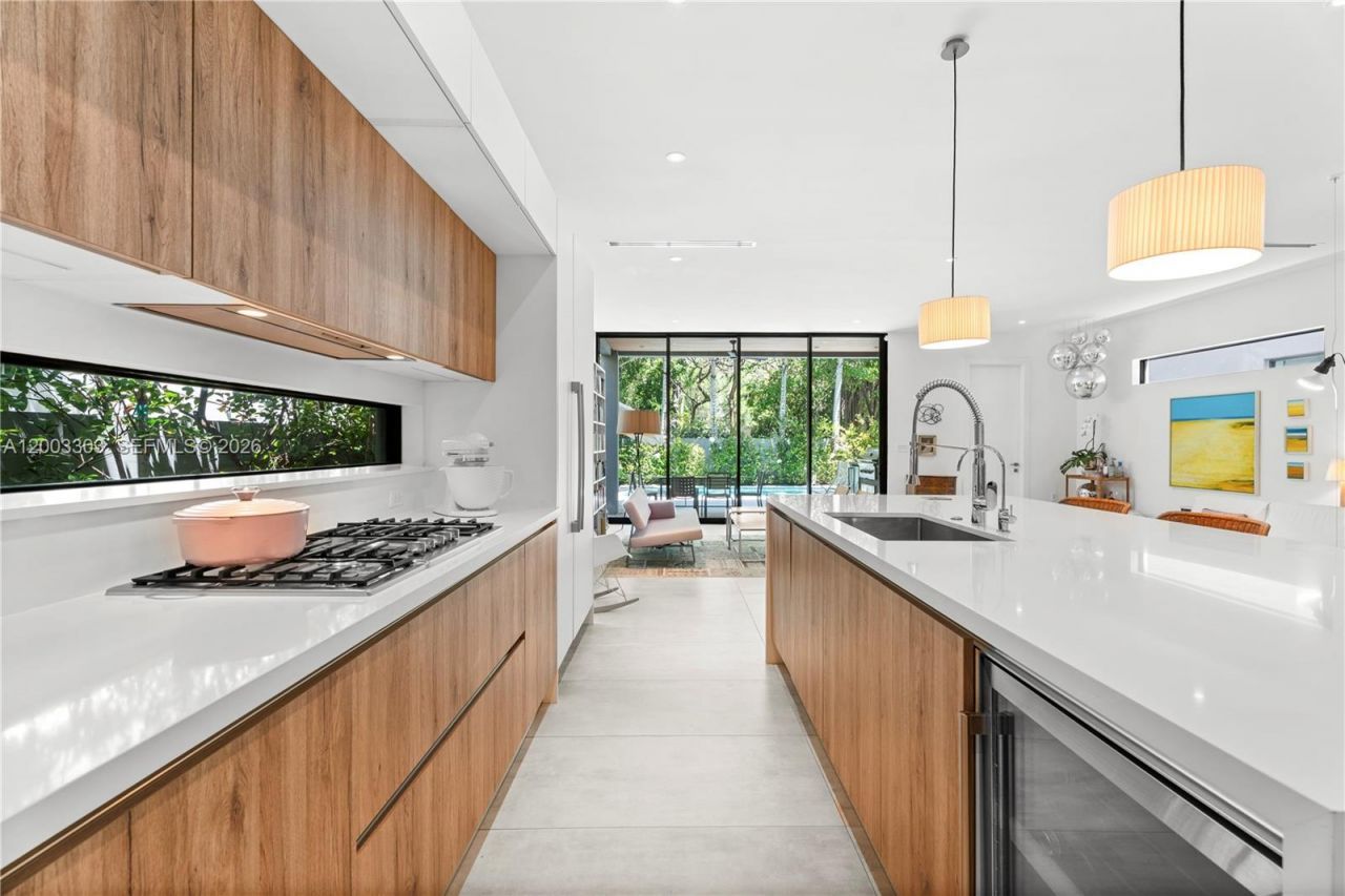 2955 Shipping Ave, Unit 2955, Miami, FL 33133 Photo