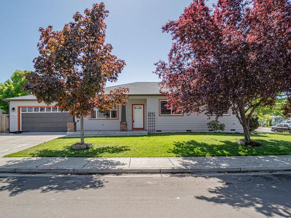2702 Eagle Creek Drive, White City, OR 97503