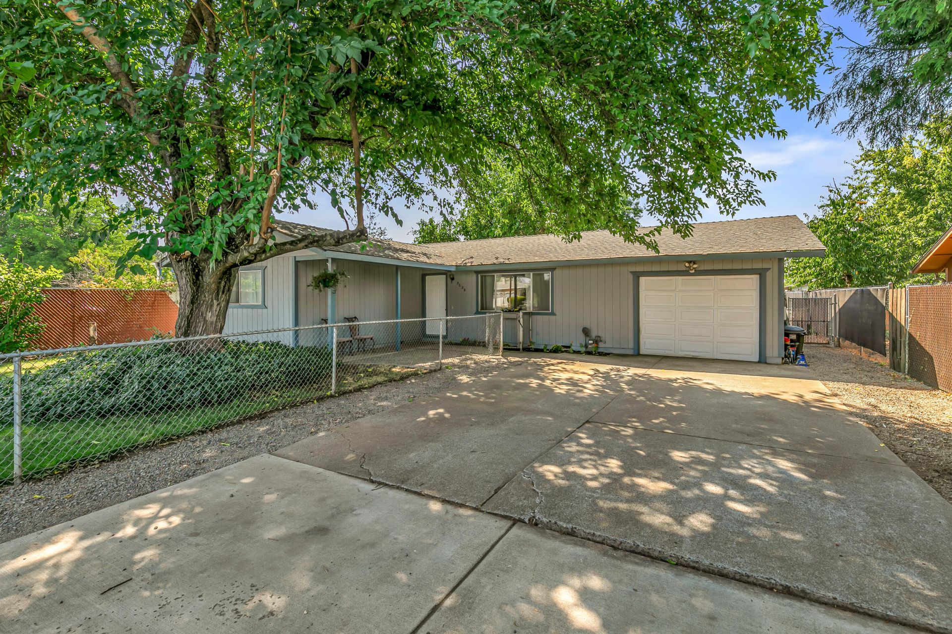3026 Avenue G, White City, OR 97503 Main Photo