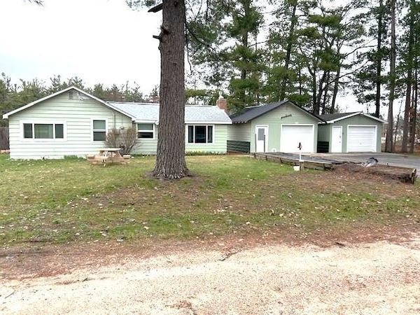 6308 E Dorothy Avenue, Indian River, MI 49749