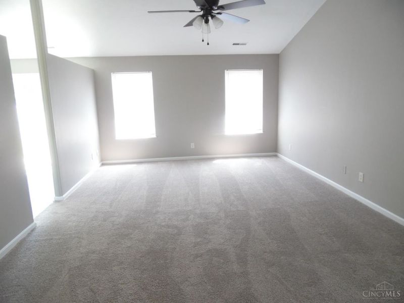 969 Charleston Court, Trenton, OH 45067 Photo 3