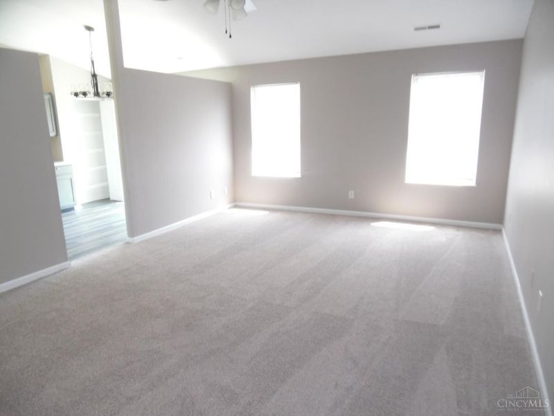 969 Charleston Court, Trenton, OH 45067 Photo 4