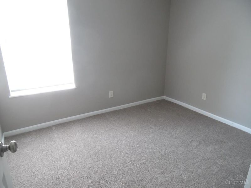 969 Charleston Court, Trenton, OH 45067 Photo 9