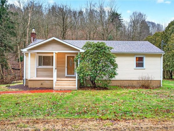 1550 Days Run Rd, Tarentum, PA 15084
