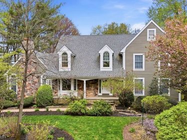 7 Trotters Ln, Mahwah, NJ 07430