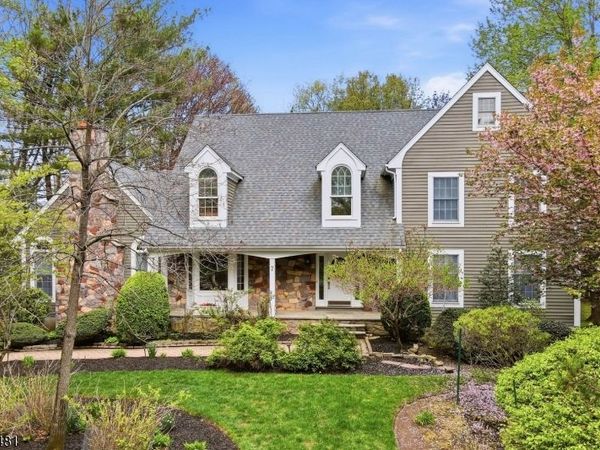 7 Trotters Ln, Mahwah, NJ 07430