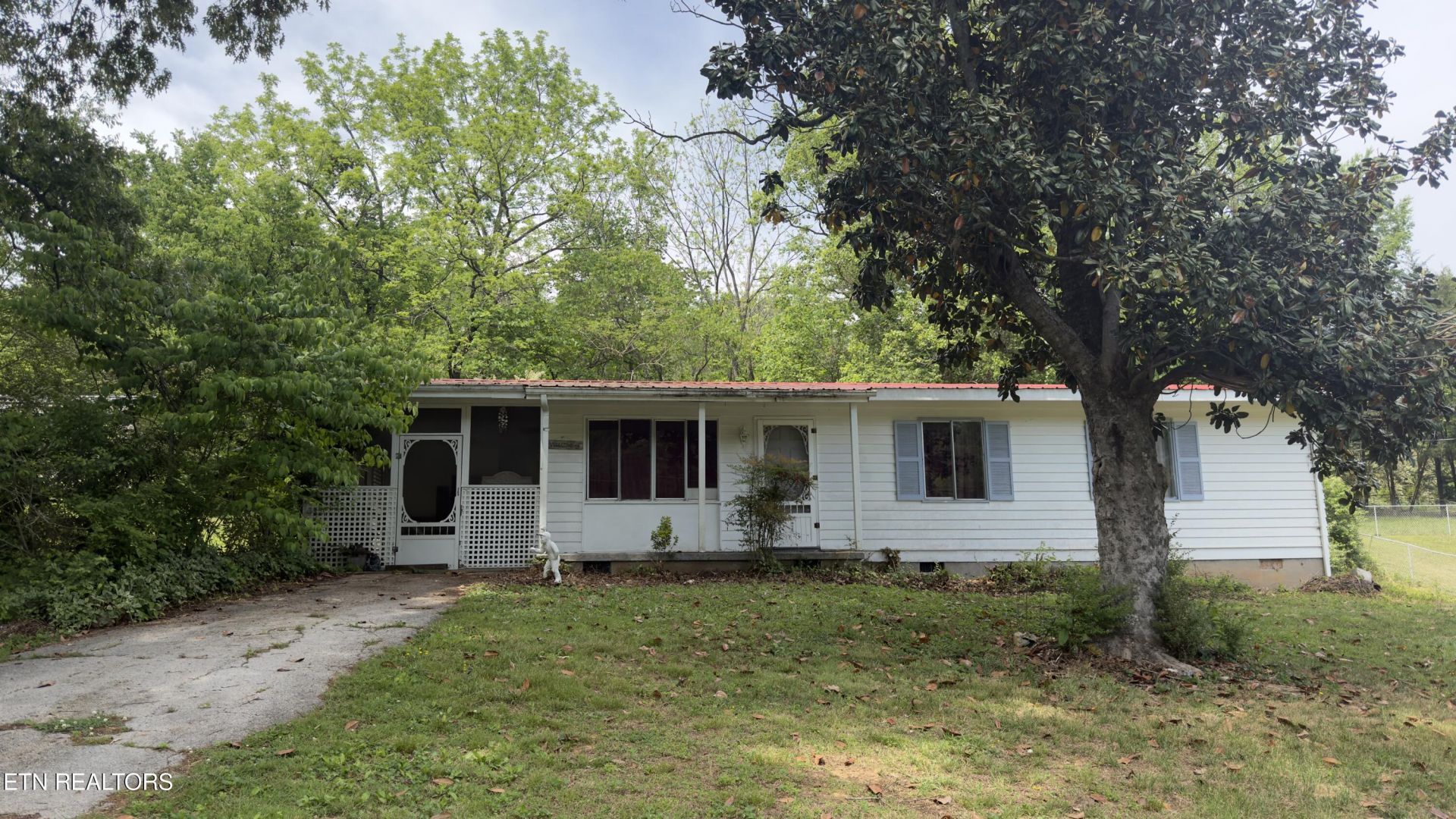 8904 W Simpson Rd, Knoxville, TN 37920 Main Photo