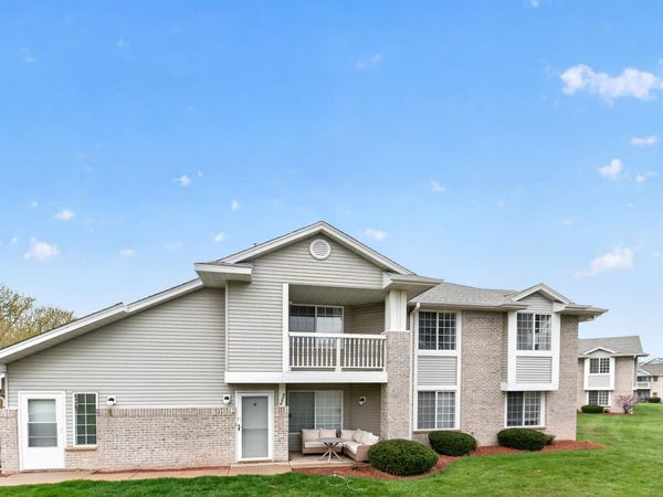 6996 S Rolling Meadows Ct, Oak Creek, WI 53154