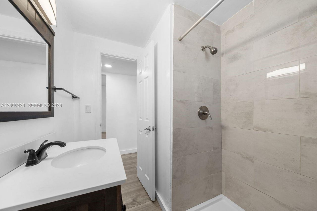 842 SW 3rd St , Miami, FL 33130 Photo