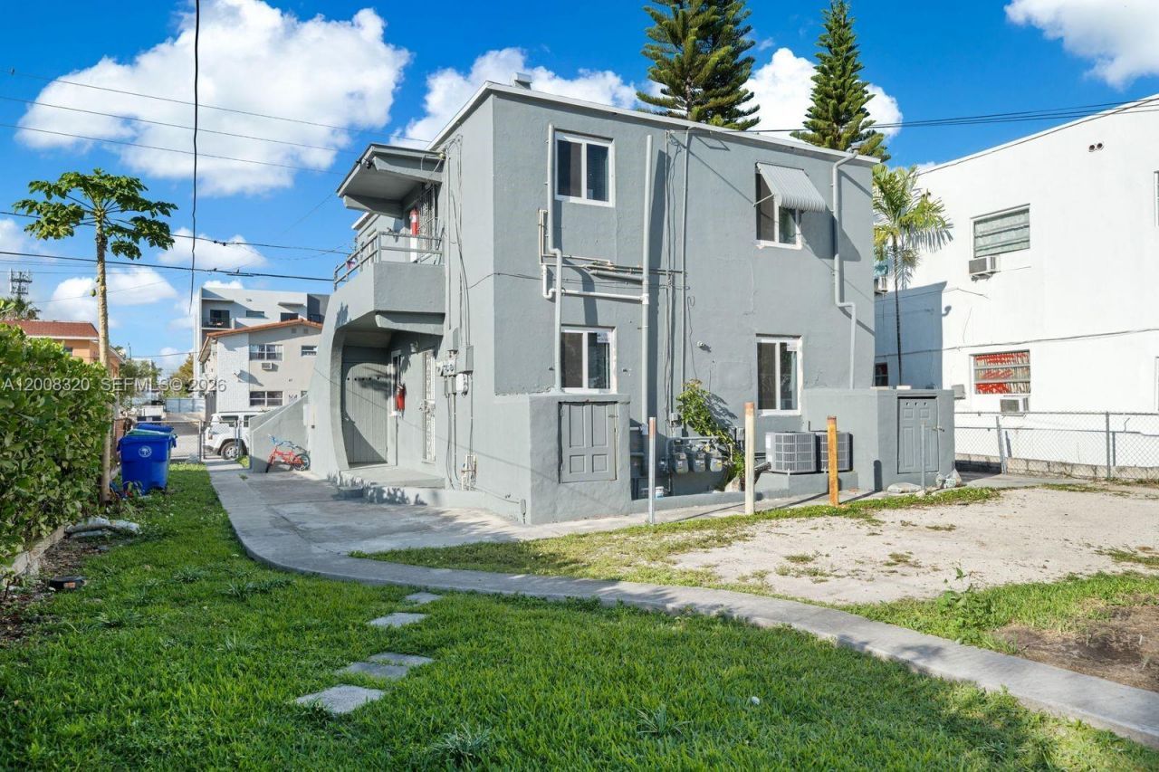 842 SW 3rd St , Miami, FL 33130 Photo