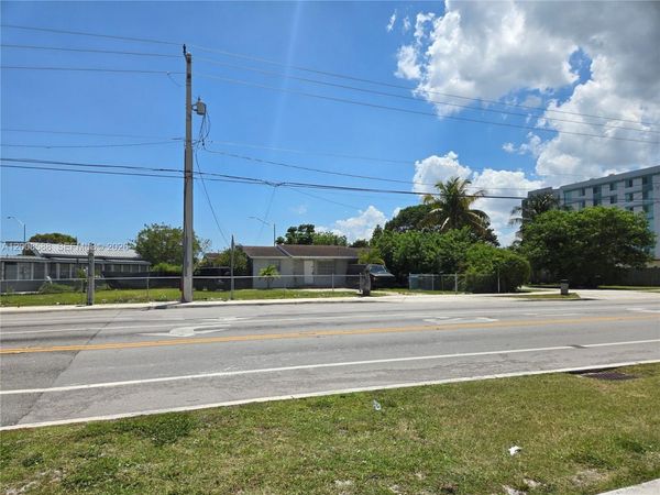 11800 SW 216th St , Miami, FL 33170