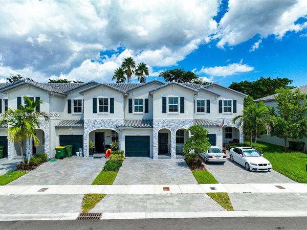 1121 SE 27th Ter , Homestead, FL 33035