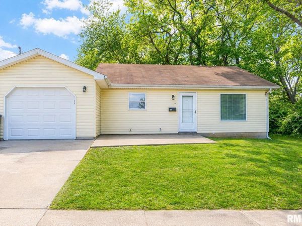 500 1/2 N DAVIS Drive, Carbondale, IL 62901