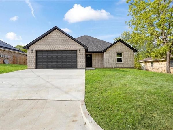 1509 W 10th St., Mount Pleasant, TX 75455