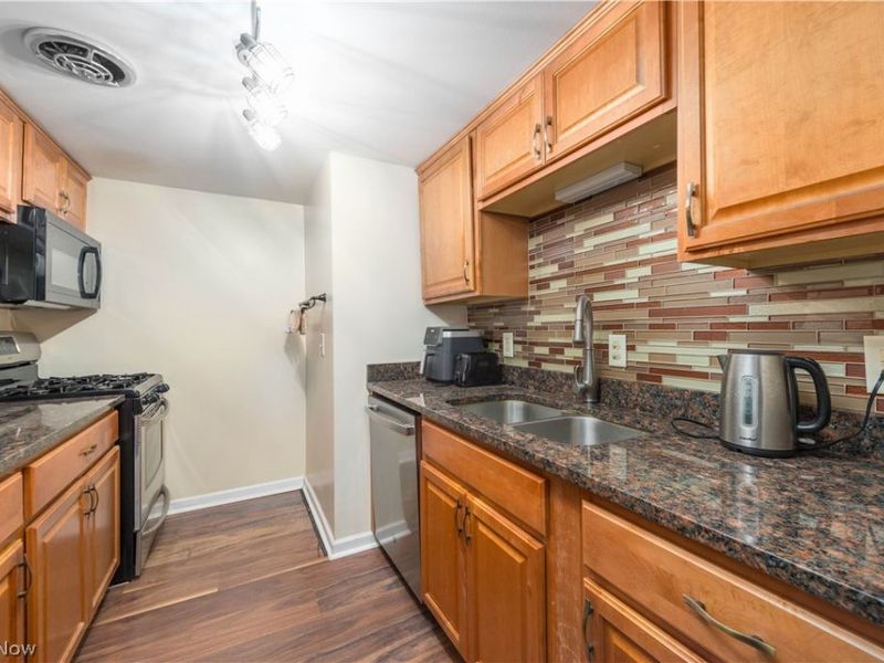 7005 Carriage Hill Drive, Unit 102, Brecksville, OH 44141 Photo 15