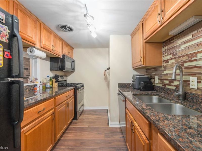 7005 Carriage Hill Drive, Unit 102, Brecksville, OH 44141 Photo 16