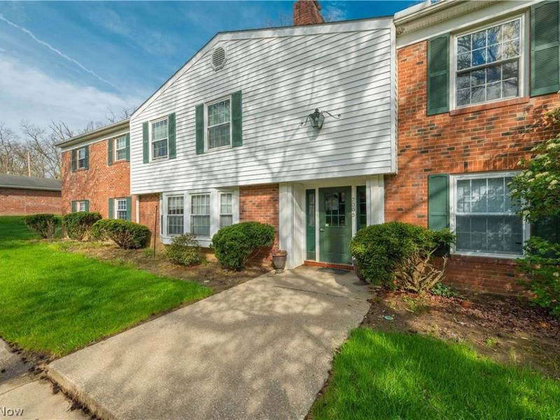 7005 Carriage Hill Drive, Unit 102, Brecksville, OH 44141 Photo 4