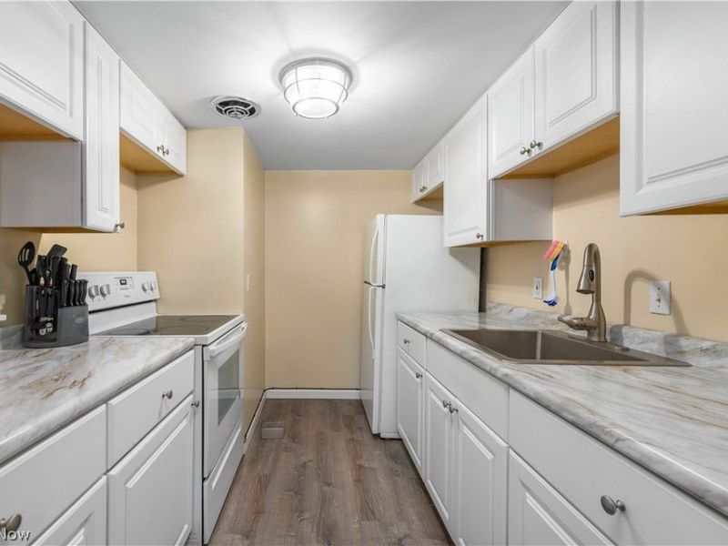 7005 Carriage Hill Drive, Unit 104, Brecksville, OH 44141 Photo 18