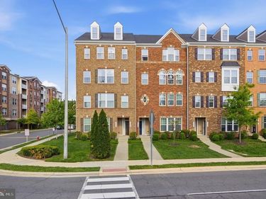 13735 AIR AND SPACE MUSEUM PARKWAY , HERNDON, VA 20171