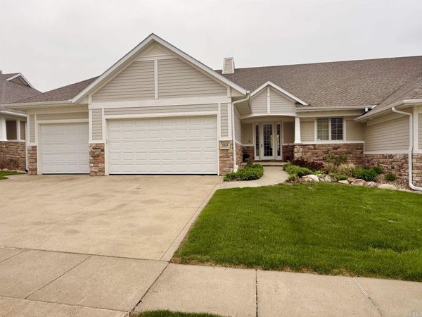 2614 CASTLES GATE DRIVE, Sioux City, IA 51106