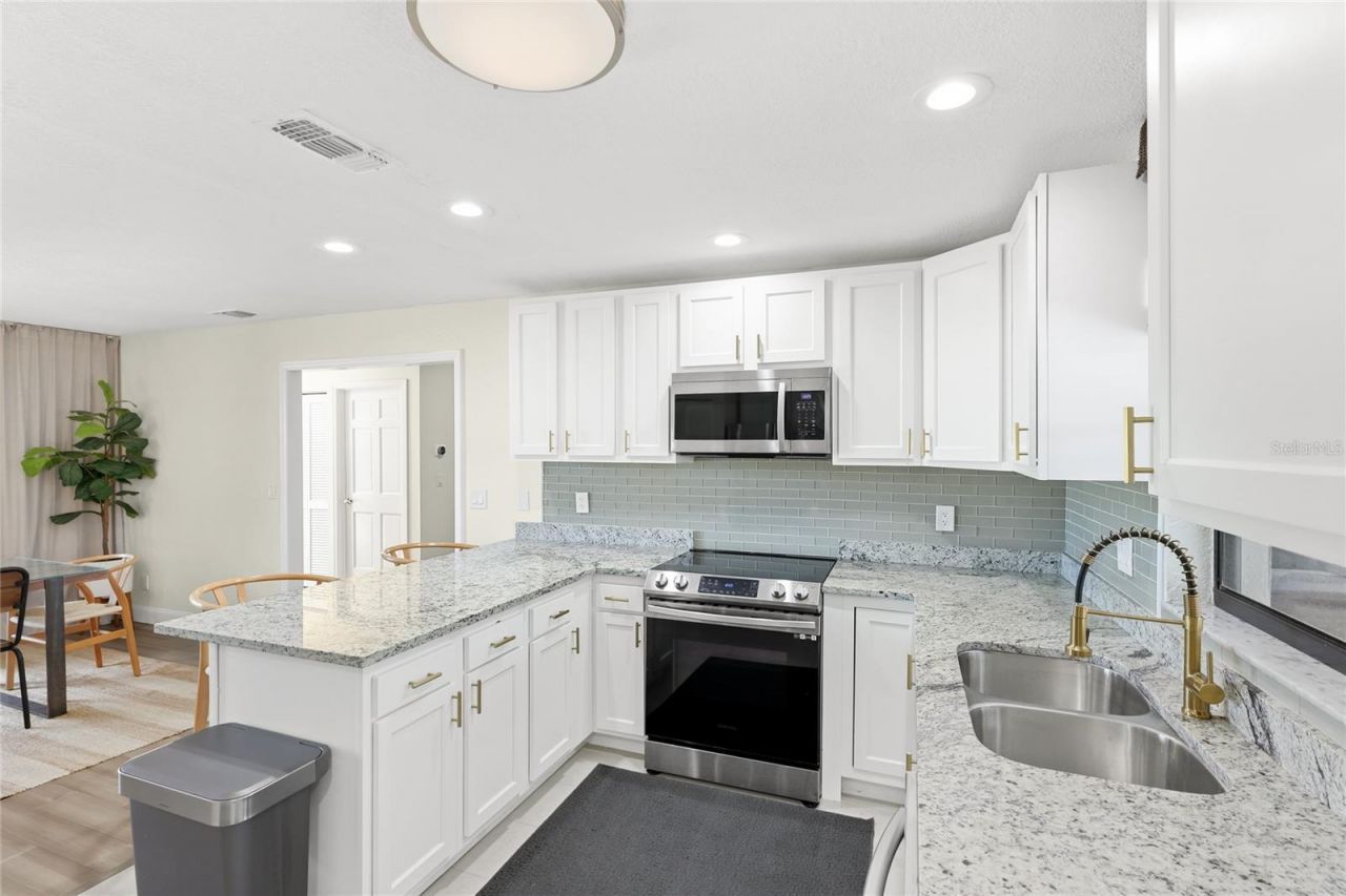 6513 29th Avenue W, Bradenton, FL 34209 Photo