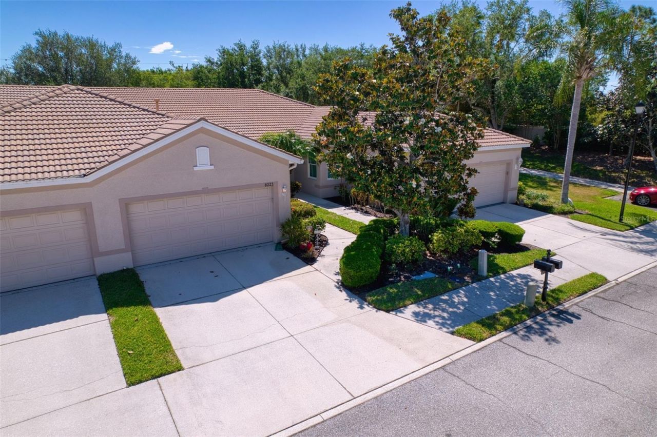 8223 Simpson Falls Court, Sarasota, FL 34243 Photo