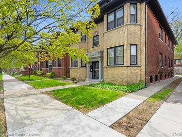 981 2N Beaconsfield Avenue, Grosse Pointe Park, MI 48230