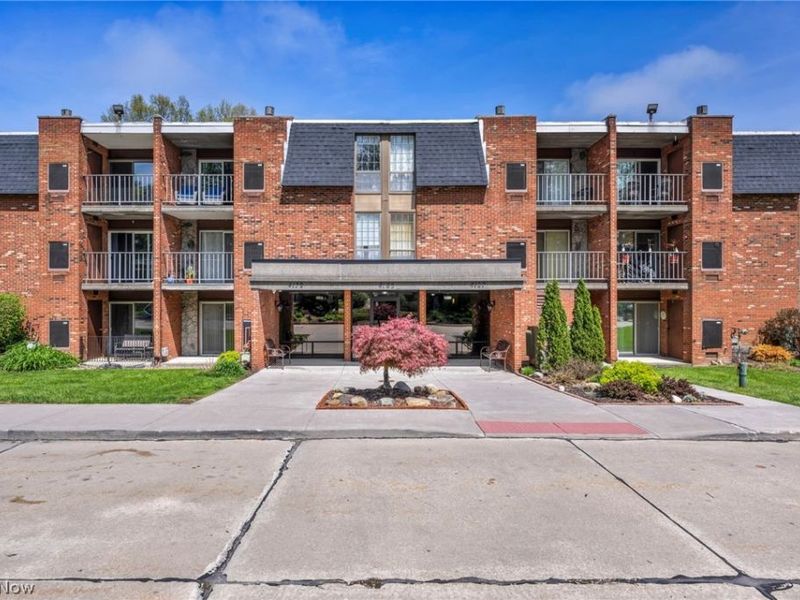 4183 Columbia Road, North Olmsted, OH 44070 Photo 2