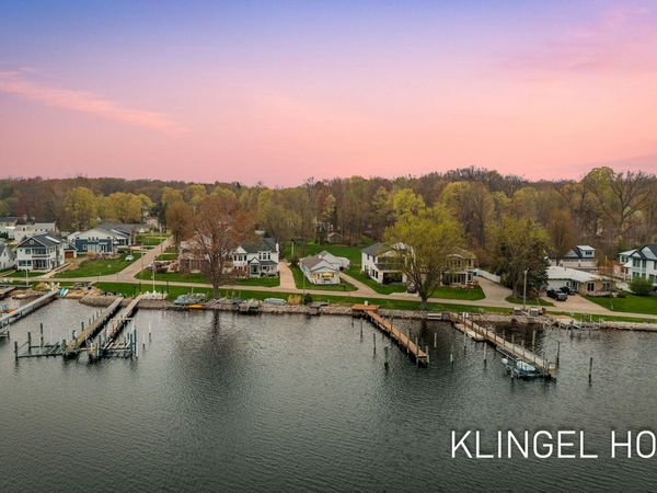 16527 Lakeview Street, Spring Lake, MI 49456