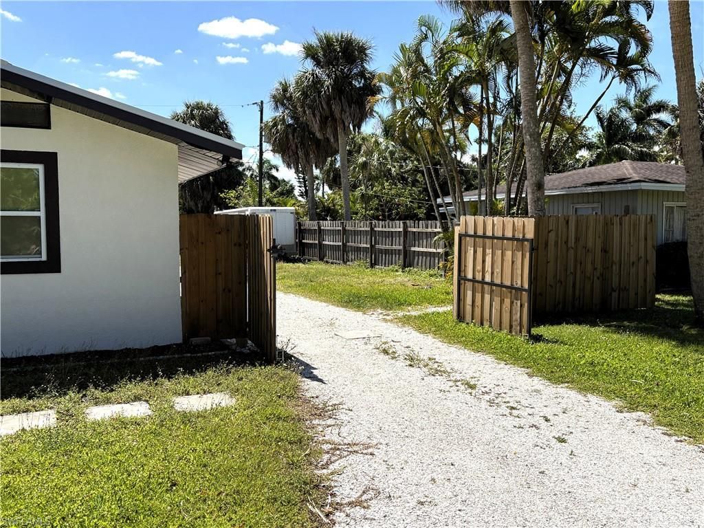 4462 E Riverside Dr, Fort Myers, FL 33905 Photo