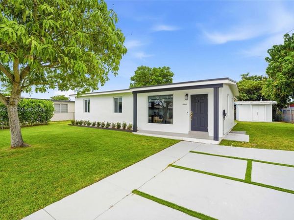 10860 SW 40th Ter, Miami, FL 33165