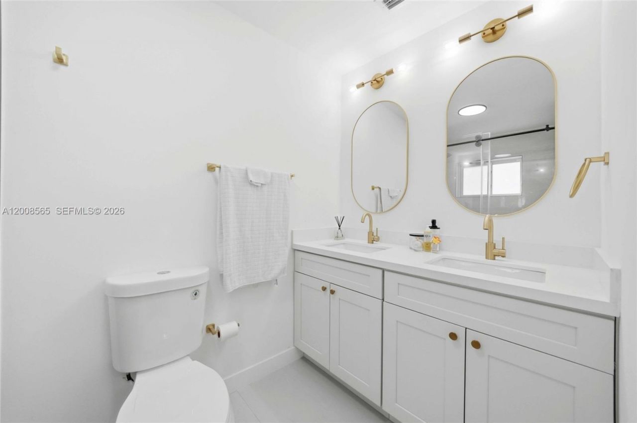 10860 SW 40th Ter, Miami, FL 33165 Photo