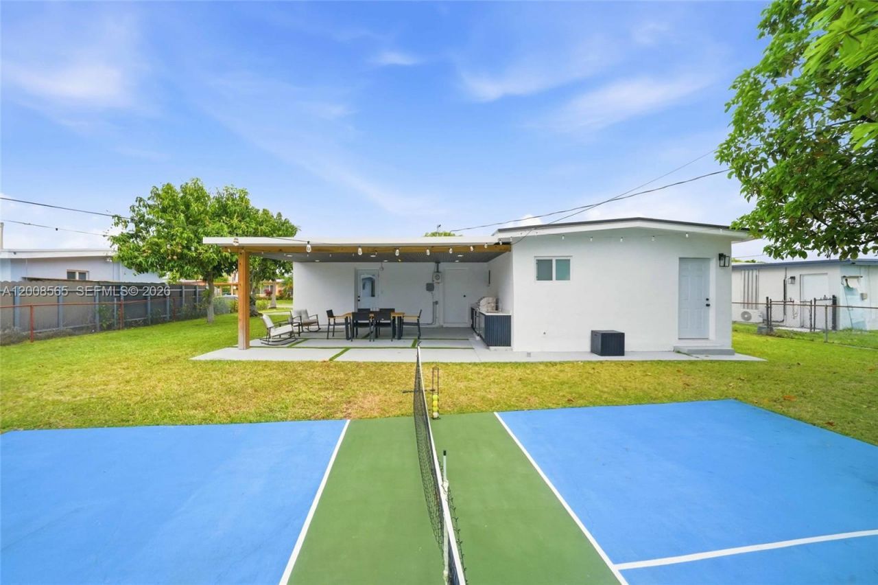 10860 SW 40th Ter, Miami, FL 33165 Photo