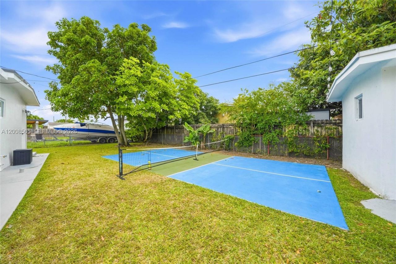 10860 SW 40th Ter, Miami, FL 33165 Photo